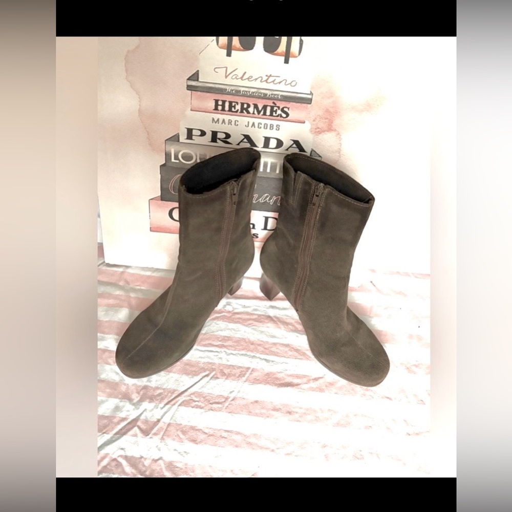 La Canadienne Suede Platform Boots Stacked Block Heels Model 33502 Taupe Sz. 7.5